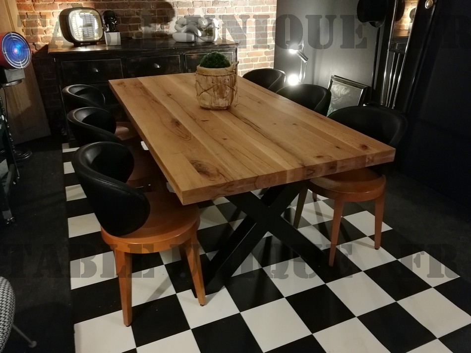 Table De Salle A Manger En Bois Massif Vendu 1020 Euros Table Unique